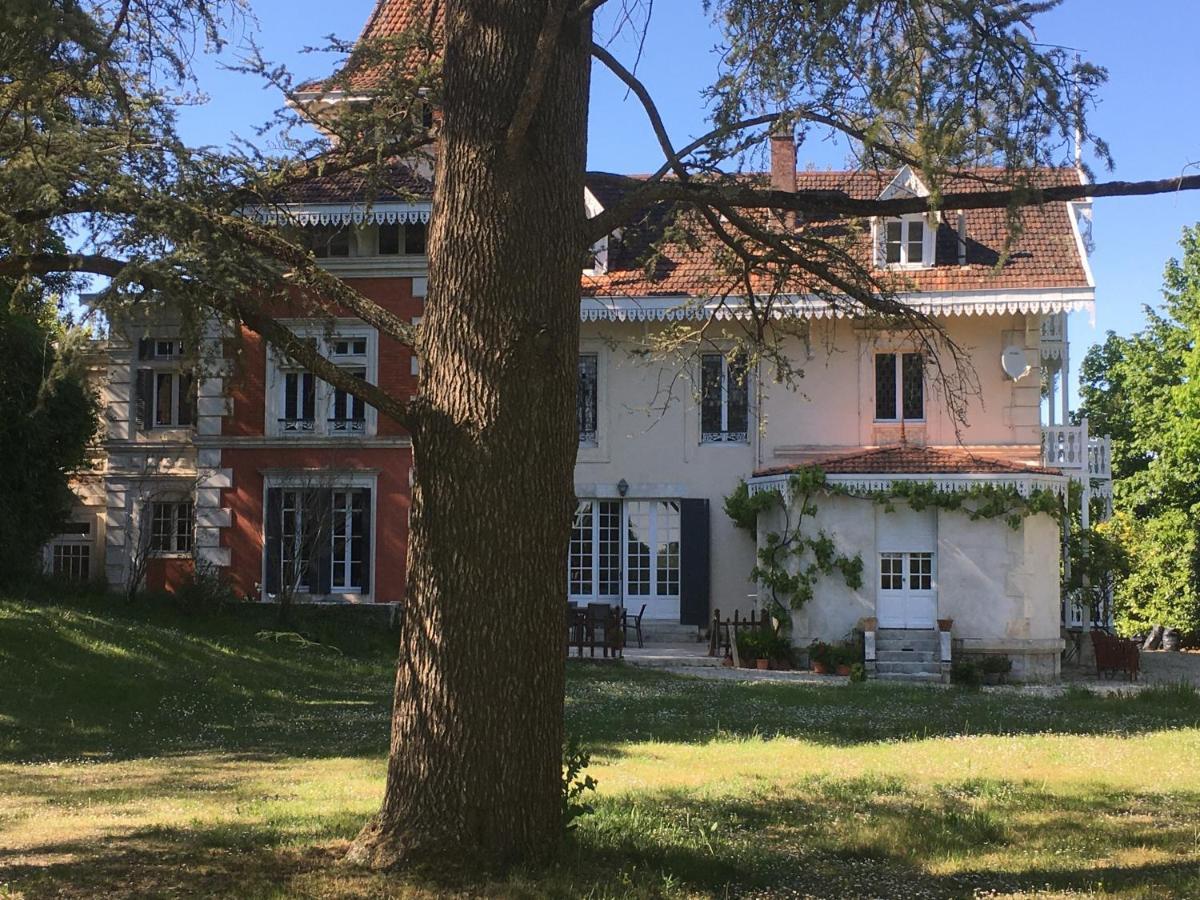 Bed and Breakfast Manoir De L'Epine Saint-Séverin Exterior foto